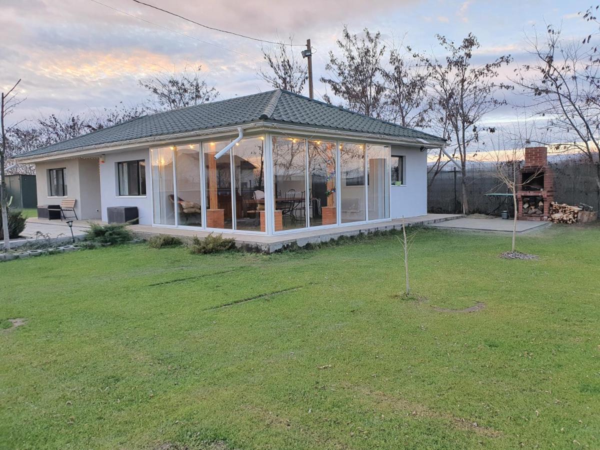 Casa Elis Piscina, Jacuzzy , Sauna, Ciubar Merei エクステリア 写真
