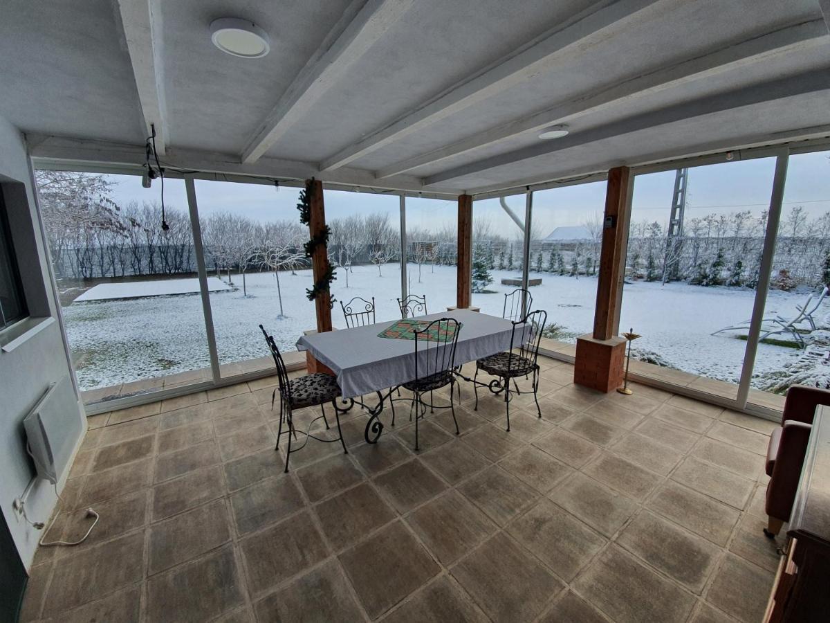 Casa Elis Piscina, Jacuzzy , Sauna, Ciubar Merei エクステリア 写真