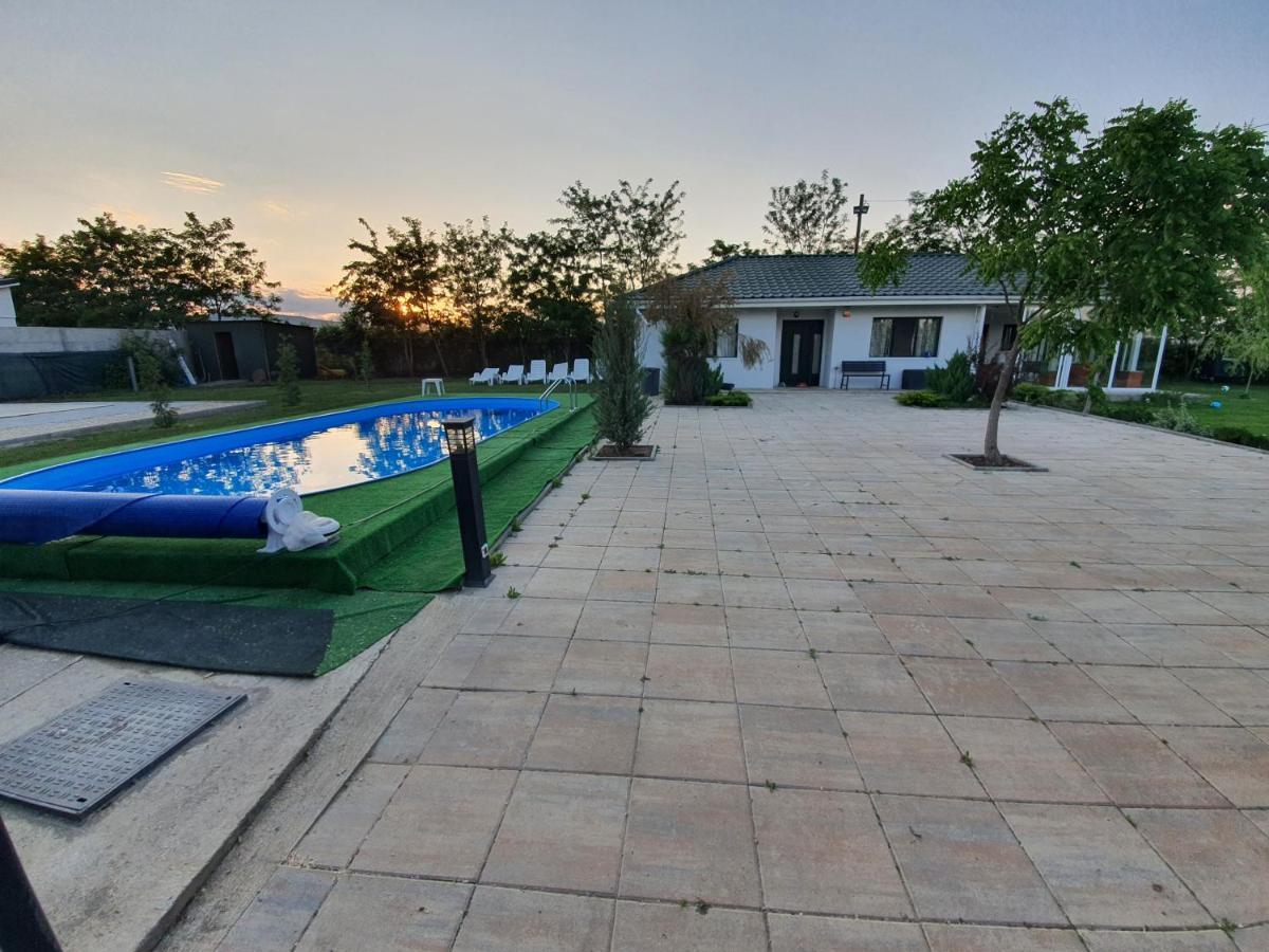 Casa Elis Piscina, Jacuzzy , Sauna, Ciubar Merei エクステリア 写真
