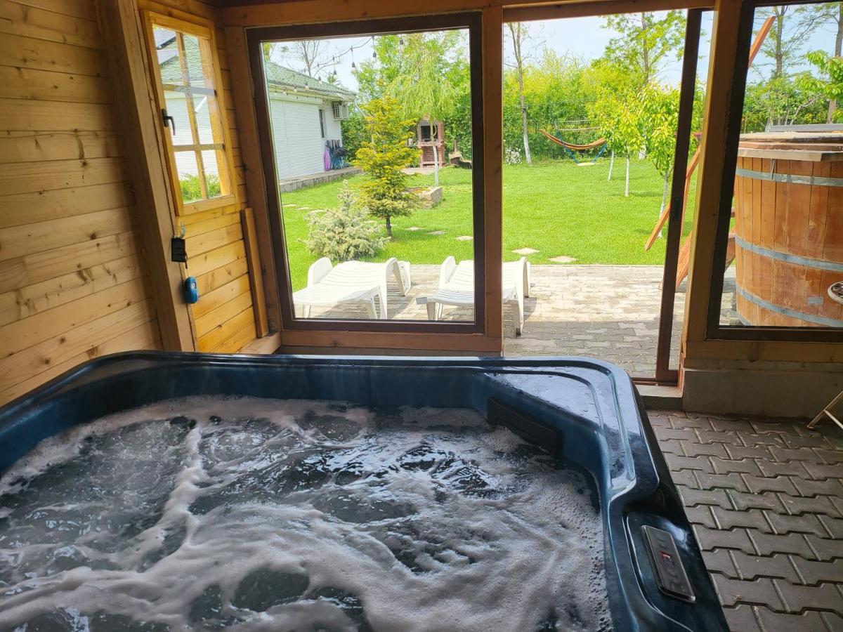 Casa Elis Piscina, Jacuzzy , Sauna, Ciubar Merei エクステリア 写真