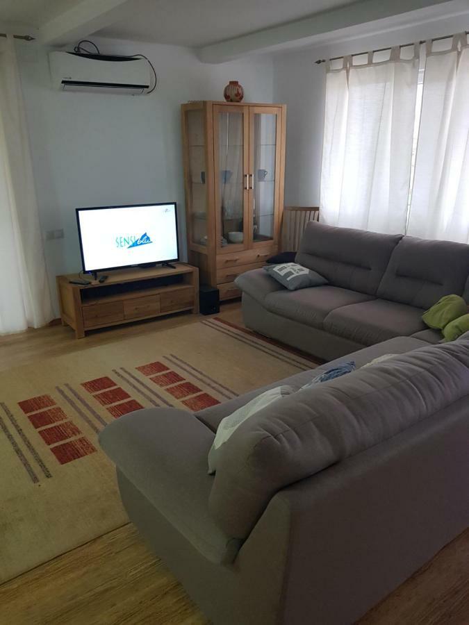Casa Elis Piscina, Jacuzzy , Sauna, Ciubar Merei エクステリア 写真